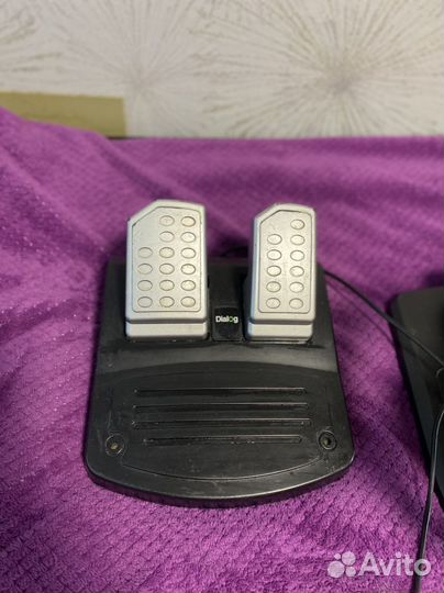 Игровой руль с педалями