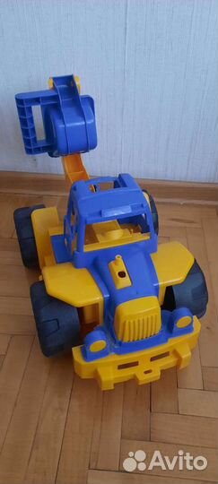 Детский трактор с ковшом