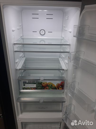 Холодильник Hotpoint No Frost, серебристый