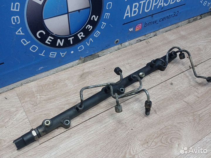 Топливная рампа с датчиком на BMW 306d1