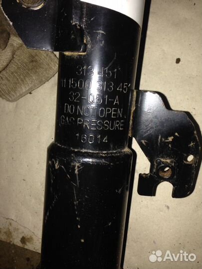 Передние амортизаторы Toyota Camry