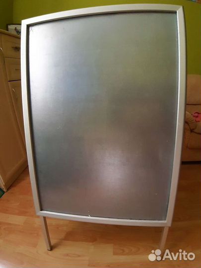 Магнитно-маркерная доска на ножках