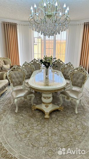 Стол и стулья 