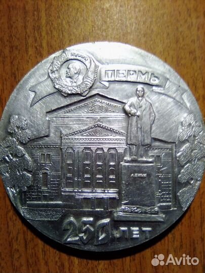 Настольная медаль