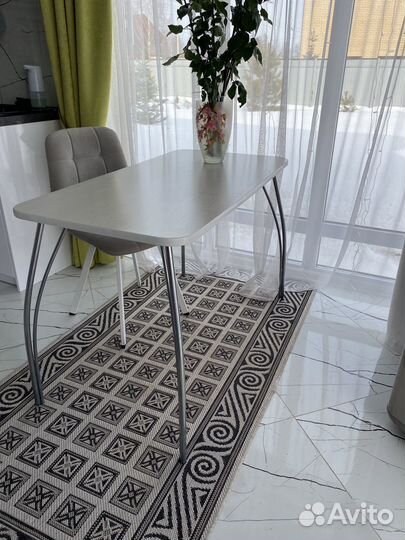 Кухонный стол