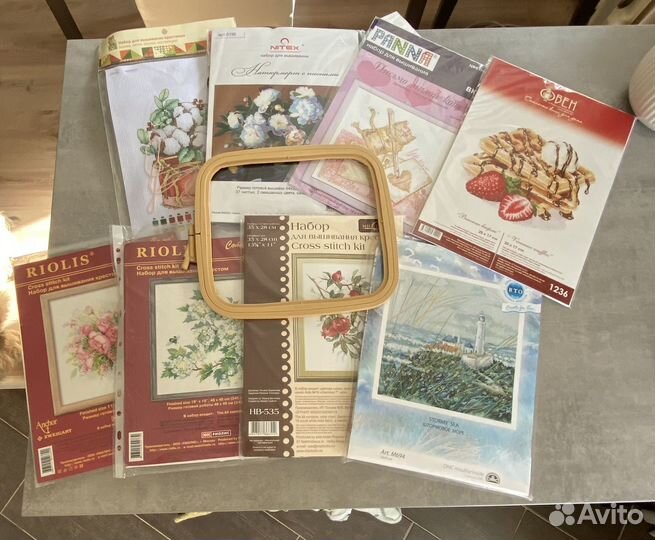 Наборы для вышивания разные