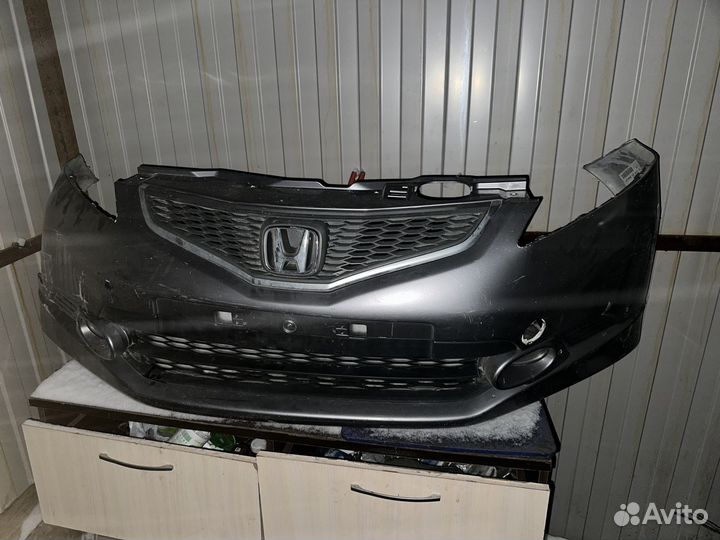 Передний задний бампер Хонда фит 2008 г