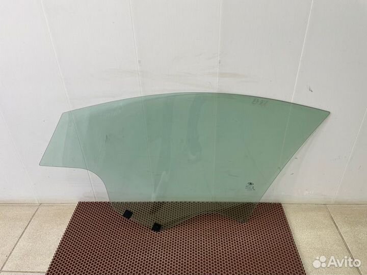 Стекло двери переднее правое LADA X-Ray Cross