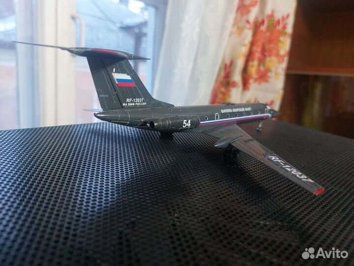Модель самолёта ту-134убл. 1:144