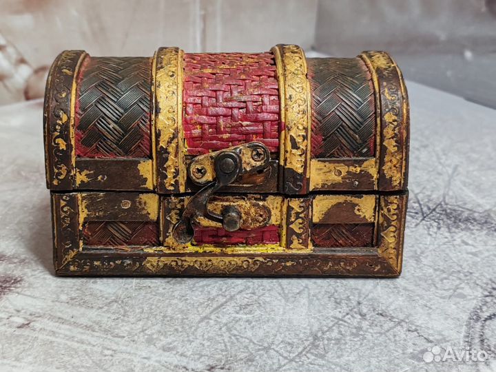 Шкатулка-сундучок