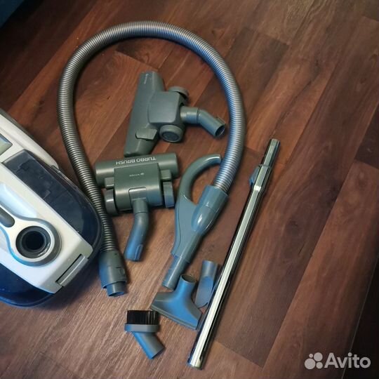 Пылесос Vitek с аквафильтром