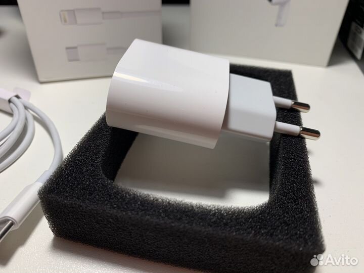 Адаптер Apple iPhone 20w с проводом