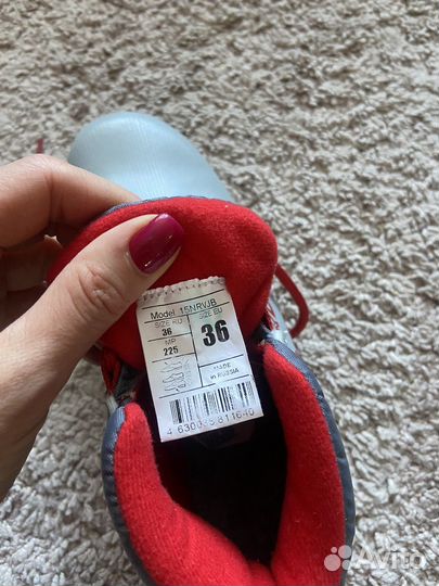 Лыжные ботинки новые 35