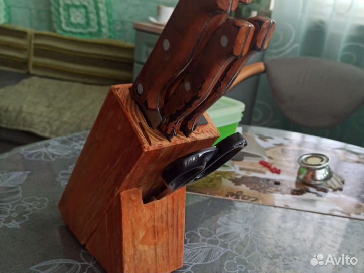 Набор кухонных ножей с подставкой