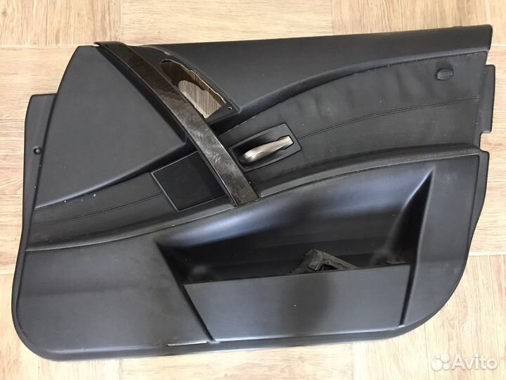 Обшивка передней правой двери Bmw E60