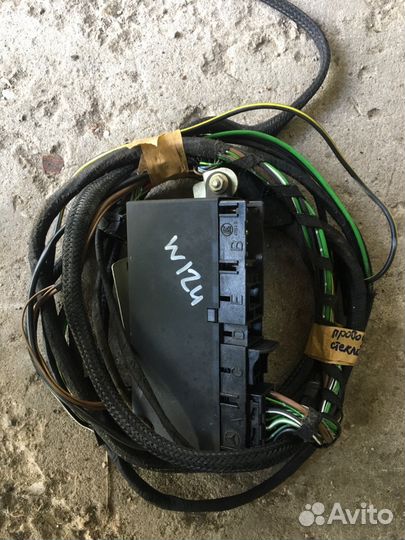 Проводка переднего стеклоподъемника Mercedes w124