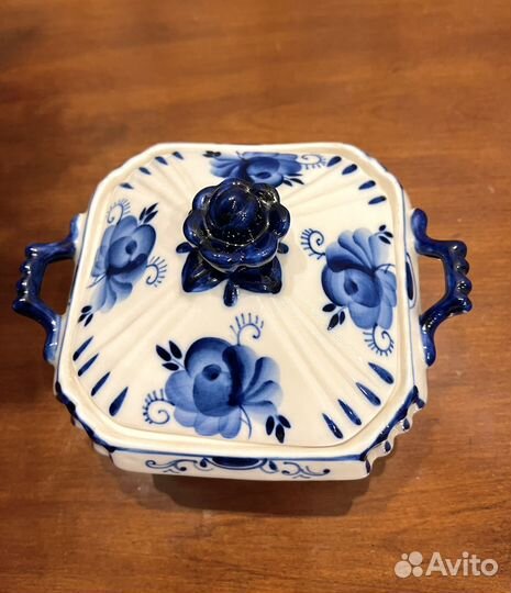 Фарфоровая посуда гжель