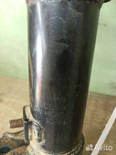 Передний правый амортизатор mitsubishi lancer x