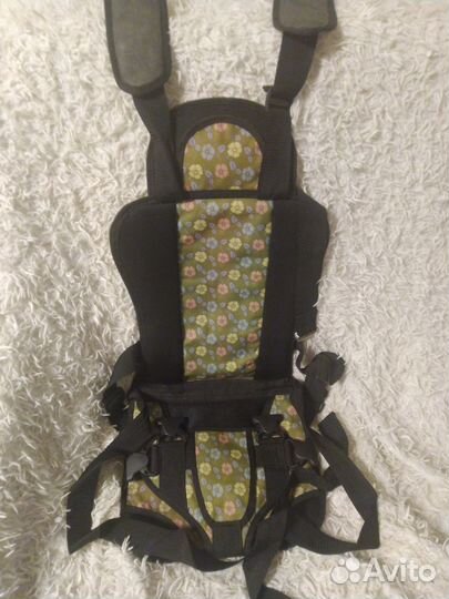 Бескаркасное детское автомобильное кресло
