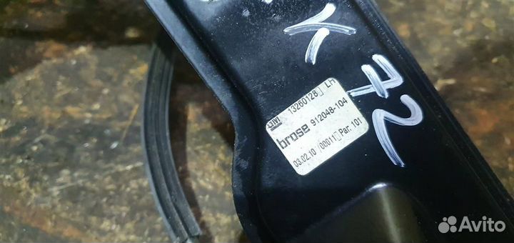 Стеклоподъемник электрический передний левый Opel