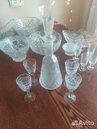 Графин хрустальный с рюмками и другой хрусталь