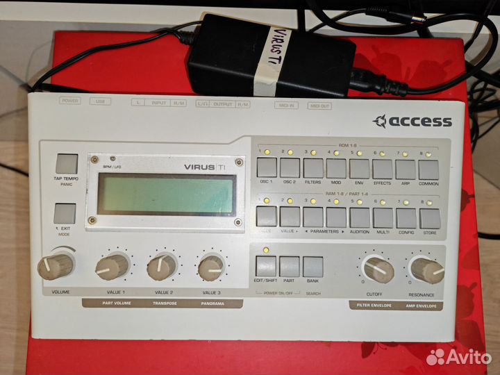 Синтезатор Access Virus Ti Snow