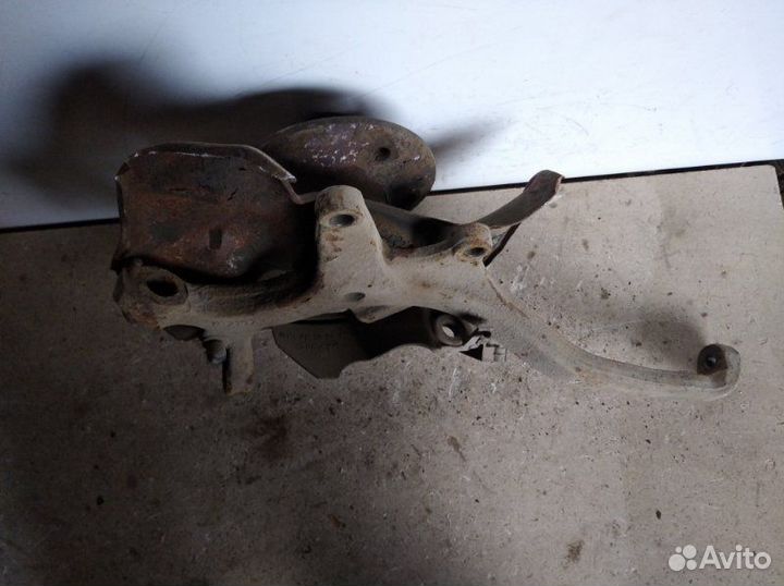 Кулак поворотный передний правый Mercedes Benz