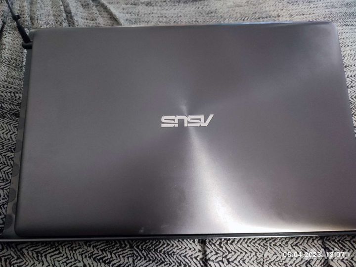 Ноутбук Asus X550V