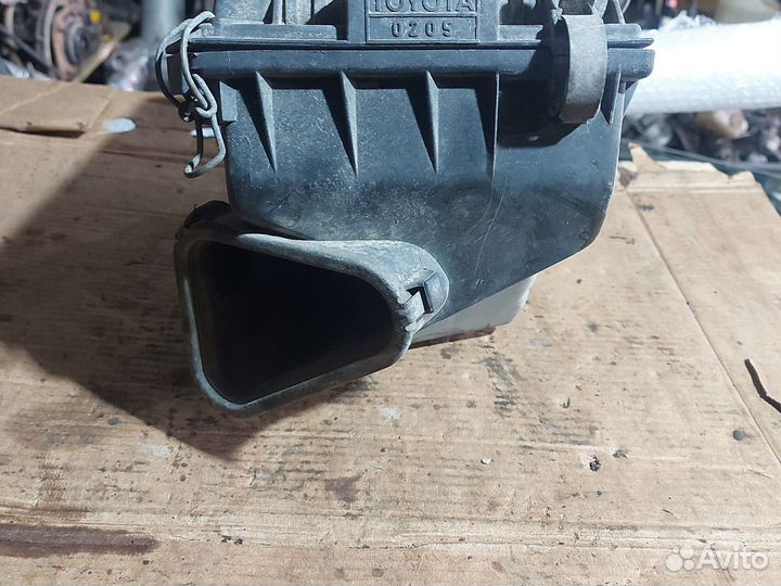 Корпус воздушного фильтра Toyota Carina E