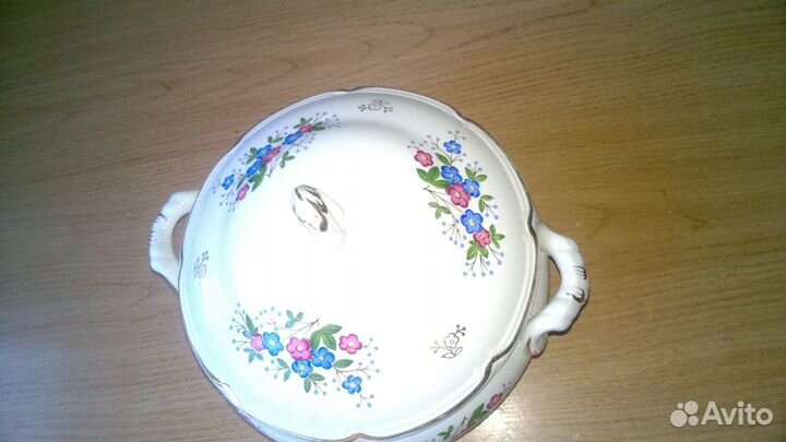 Фарфоровая супница (окрошечница)