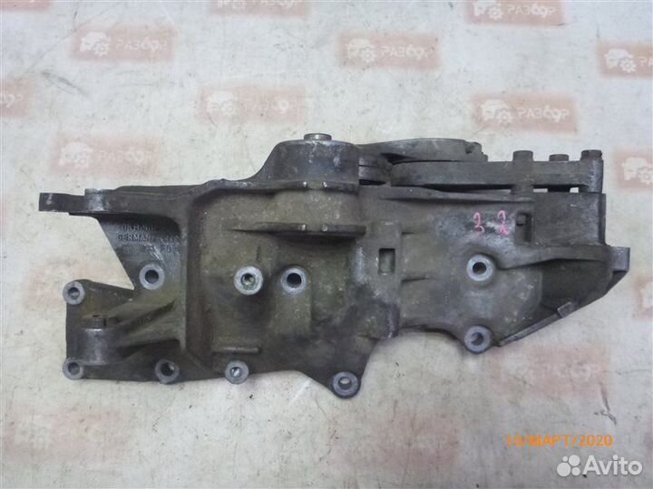 Кронштейн генератора Volkswagen Passat B5 AHL 1997