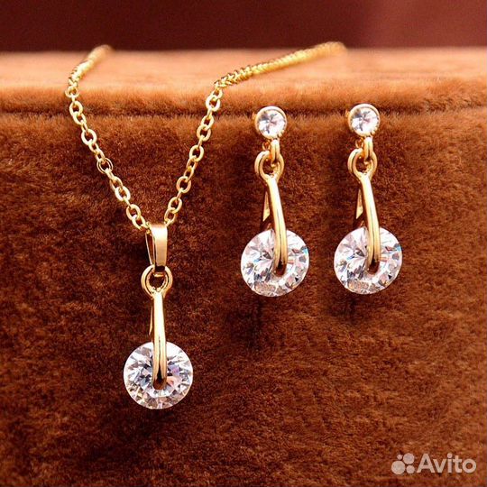 Набор украшений с кристаллами