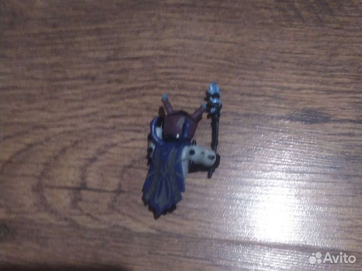 Фигурки(одна без ног)