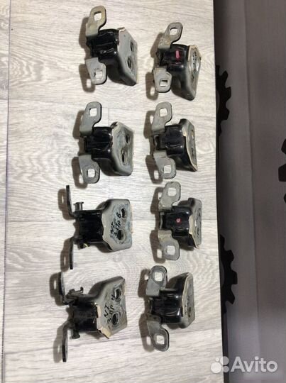 Петли дверей Nissan Terrano 3 D10