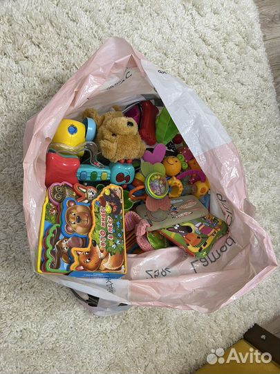 Развивающие игрушки для малышей пакетом