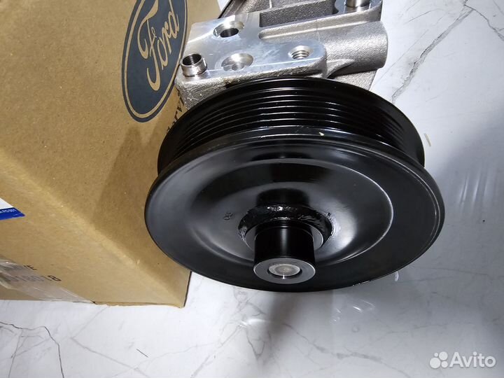 Насос водяной Ford Transit 2006-2012 2.4