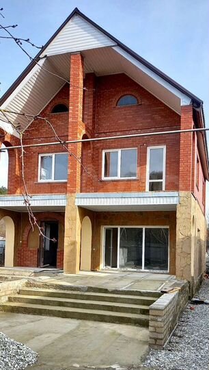 Коттедж 192 м² на участке 8 сот.