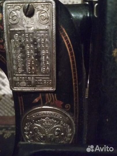 Ручная антикварная швейная машинка 