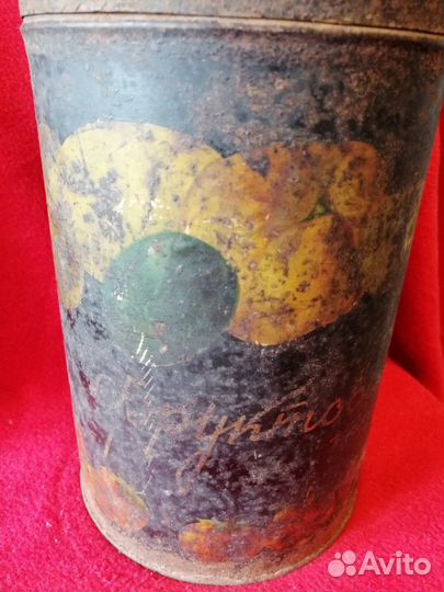 Большая старинная жестяная банка