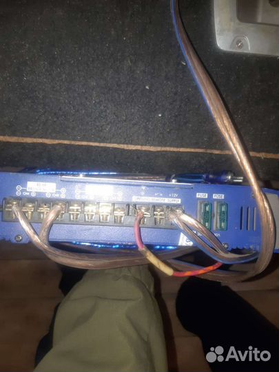 Сабвуфер и усилитель в автомобиль