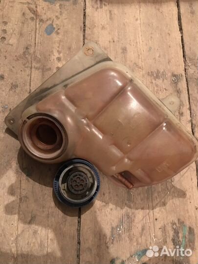 Крышка расширительного бачка на Audi A4 B5