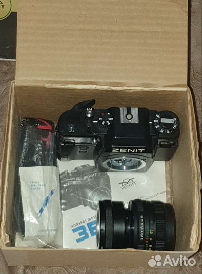 Плёночный фотоаппарат Зенит 122