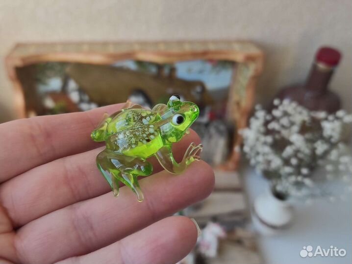 Фигурки-сувениры из селенита, стекла, фарфора