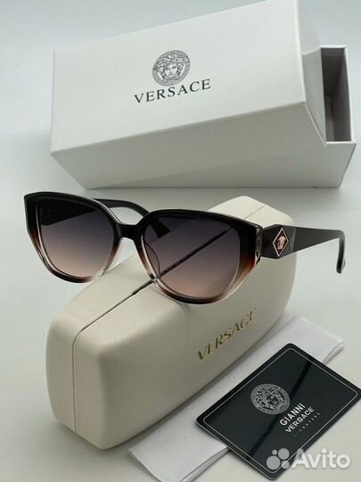 Солнцезащитные очки Versace