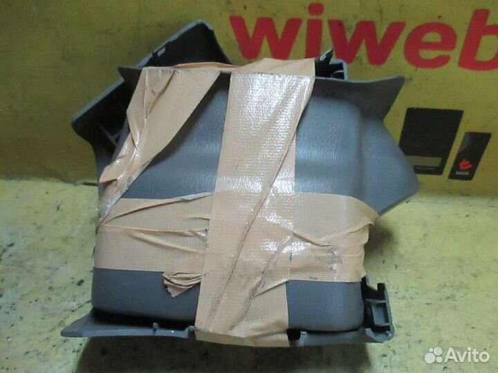 Кожух рулевой колонки на Toyota Corolla AE110