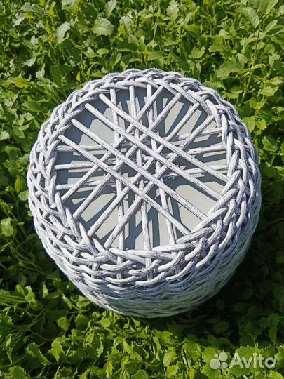 Кашпо из искусственного ротанга
