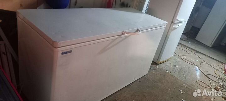 Морозильный ларь с глухой крышкой