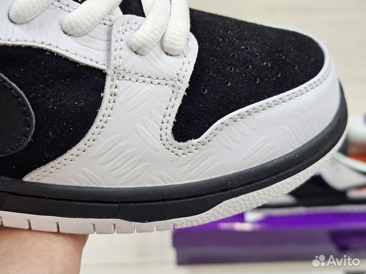 Nike SB Dunk Low x Tightbooth