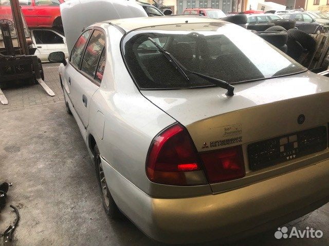 Разбор на запчасти Mitsubishi Carisma