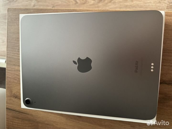 Apple iPad Air (5th Gen) Wi-Fi 64 гб серый